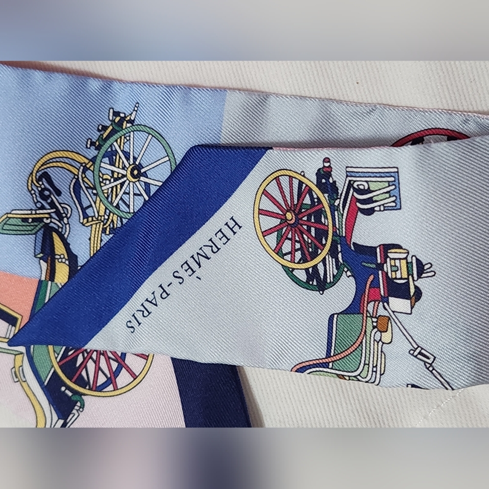 Hermes Twilly "Les Voitures Exquises" - Bleu/Rose/Vert - Picture 13 of 16